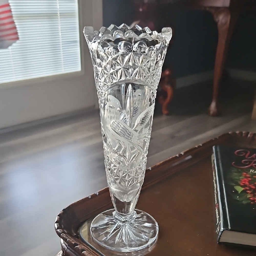 Hofbauer Byrdes Aramis hand cut lead crystal bouquet vase